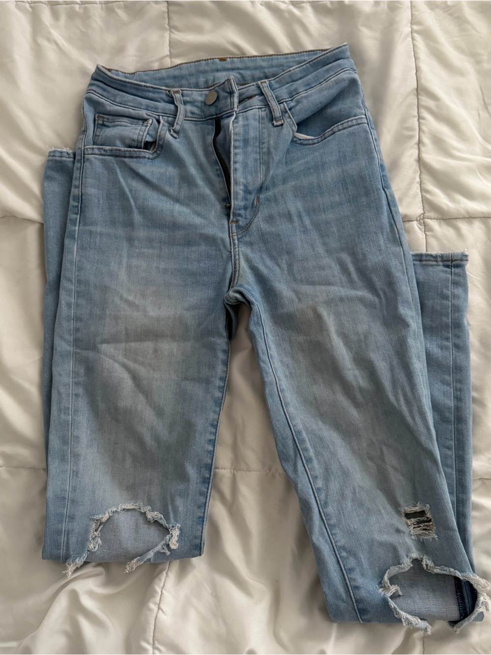 Levi’s Light Blue Highwaist Distressed Jeans